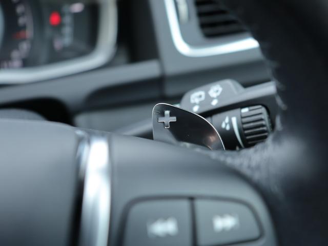 V60 D4 タック 本革シート フロント両席パワーシート フロントシートヒーター ナビゲーション 12セグ地上デジタルTV リアビューカメラ PCCキーレスドライブ 17インチアルミホイール ETC 禁煙車(16枚目)