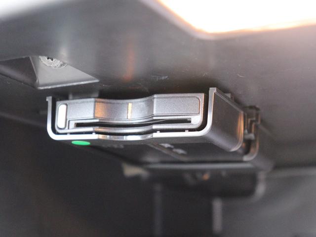 V60 D4 タック 本革シート フロント両席パワーシート フロントシートヒーター ナビゲーション 12セグ地上デジタルTV リアビューカメラ PCCキーレスドライブ 17インチアルミホイール ETC 禁煙車(19枚目)