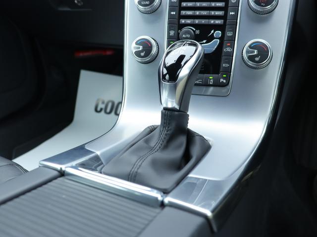 V60 D4 タック 本革シート フロント両席パワーシート フロントシートヒーター ナビゲーション 12セグ地上デジタルTV リアビューカメラ PCCキーレスドライブ 17インチアルミホイール ETC 禁煙車(26枚目)