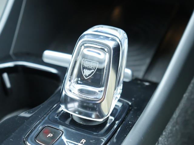 XC40 T5 AWD インスクリプション harman/kardonプレミアムオーディオ 本革シート シートヒーター ステアリングヒーター リアシートヒーター 360°ビューカメラ パワーテールゲート オレフォスクリスタルシフトノブ 禁煙車(30枚目)