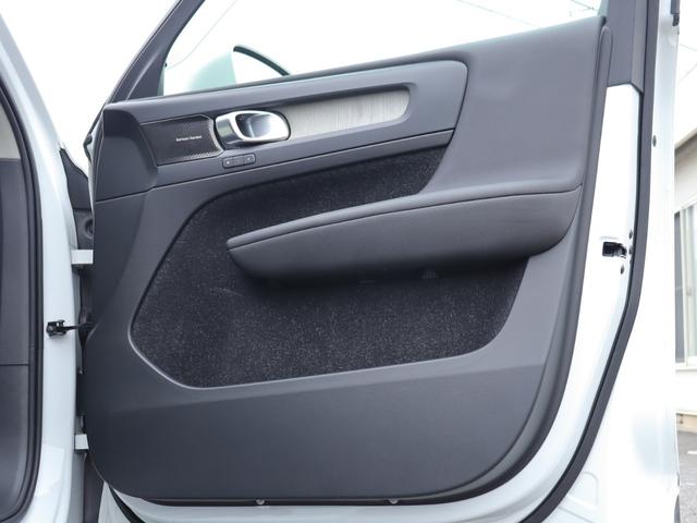 XC40 T5 AWD インスクリプション harman/kardonプレミアムオーディオ 本革シート シートヒーター ステアリングヒーター リアシートヒーター 360°ビューカメラ パワーテールゲート オレフォスクリスタルシフトノブ 禁煙車(31枚目)