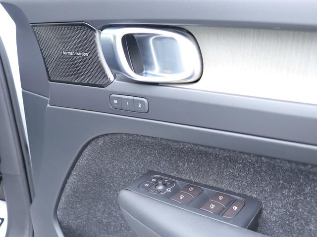 XC40 T5 AWD インスクリプション harman/kardonプレミアムオーディオ 本革シート シートヒーター ステアリングヒーター リアシートヒーター 360°ビューカメラ パワーテールゲート オレフォスクリスタルシフトノブ 禁煙車(32枚目)