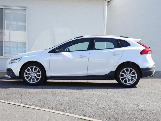 V40 クロスカントリー D4 サマム harman/kardonプレミアムオーディオ 本革シート パワーシート シートヒーター モダンウッドパネル ナビゲーション リアビューカメラ PCCキーレスドライブ 禁煙車(11枚目)