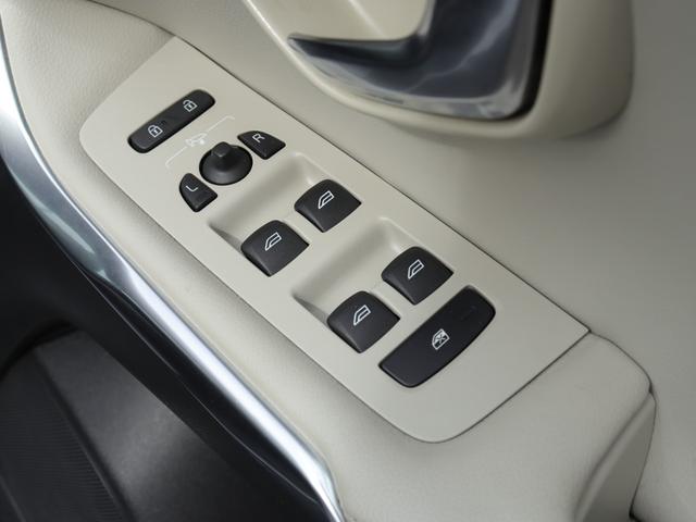 V40 クロスカントリー D4 サマム harman/kardonプレミアムオーディオ 本革シート パワーシート シートヒーター モダンウッドパネル ナビゲーション リアビューカメラ PCCキーレスドライブ 禁煙車(28枚目)