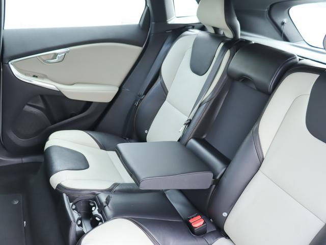 V40 クロスカントリー D4 サマム harman/kardonプレミアムオーディオ 本革シート パワーシート シートヒーター モダンウッドパネル ナビゲーション リアビューカメラ PCCキーレスドライブ 禁煙車(35枚目)