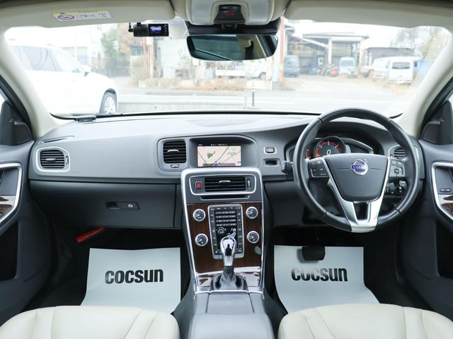 Ｖ６０ Ｄ４　クラシック　本革シート　シートヒーター　パワーシート　アーバンウッドパネル　チルトアップ機構付サンルーフ　ナビゲーション　リアビューカメラ　１８インチアルミホイール　ドライブレコーダー　キーレスドライブ　禁煙（4枚目）