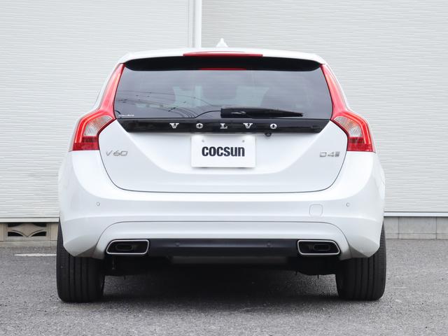Ｖ６０ Ｄ４　クラシック　本革シート　シートヒーター　パワーシート　アーバンウッドパネル　チルトアップ機構付サンルーフ　ナビゲーション　リアビューカメラ　１８インチアルミホイール　ドライブレコーダー　キーレスドライブ　禁煙（9枚目）