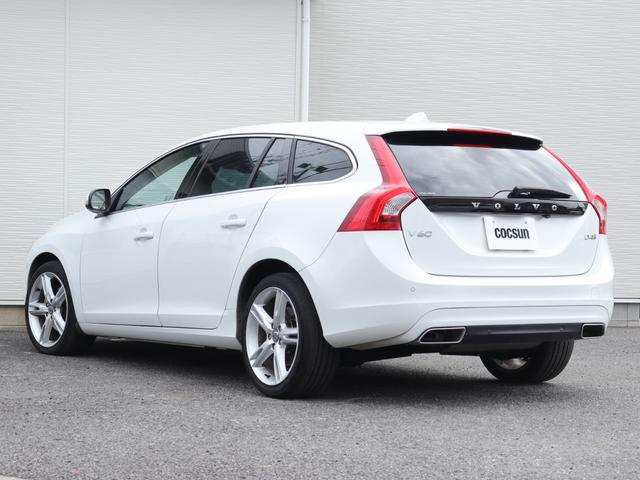 Ｖ６０ Ｄ４　クラシック　本革シート　シートヒーター　パワーシート　アーバンウッドパネル　チルトアップ機構付サンルーフ　ナビゲーション　リアビューカメラ　１８インチアルミホイール　ドライブレコーダー　キーレスドライブ　禁煙（10枚目）