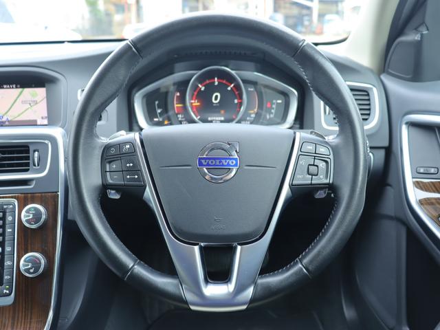 Ｖ６０ Ｄ４　クラシック　本革シート　シートヒーター　パワーシート　アーバンウッドパネル　チルトアップ機構付サンルーフ　ナビゲーション　リアビューカメラ　１８インチアルミホイール　ドライブレコーダー　キーレスドライブ　禁煙（12枚目）