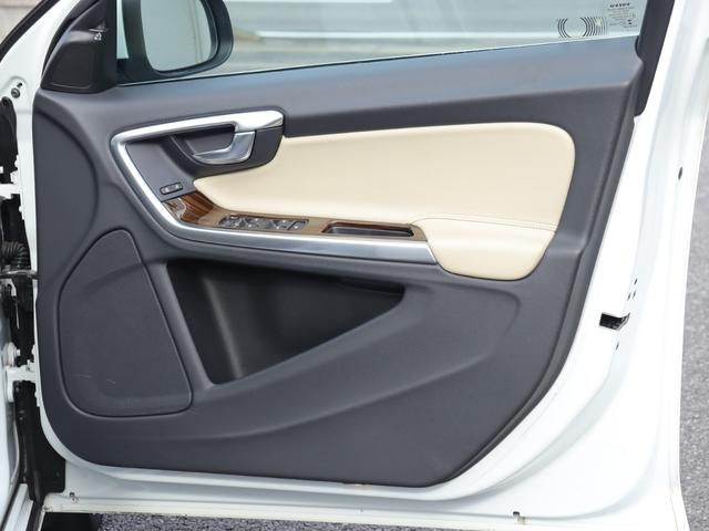 Ｖ６０ Ｄ４　クラシック　本革シート　シートヒーター　パワーシート　アーバンウッドパネル　チルトアップ機構付サンルーフ　ナビゲーション　リアビューカメラ　１８インチアルミホイール　ドライブレコーダー　キーレスドライブ　禁煙（27枚目）