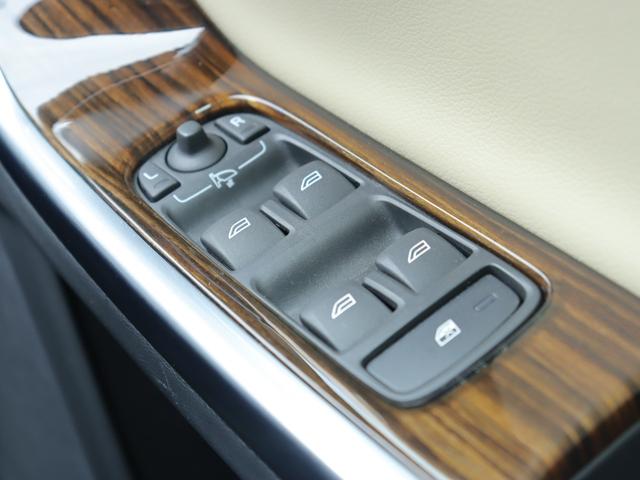 Ｖ６０ Ｄ４　クラシック　本革シート　シートヒーター　パワーシート　アーバンウッドパネル　チルトアップ機構付サンルーフ　ナビゲーション　リアビューカメラ　１８インチアルミホイール　ドライブレコーダー　キーレスドライブ　禁煙（28枚目）