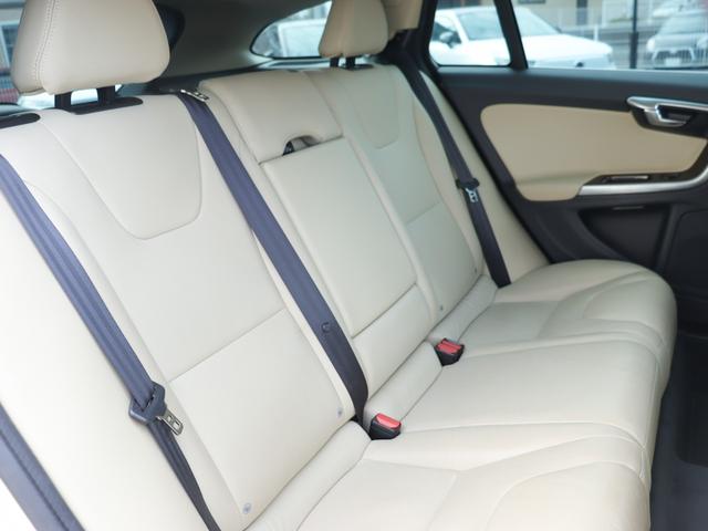 Ｖ６０ Ｄ４　クラシック　本革シート　シートヒーター　パワーシート　アーバンウッドパネル　チルトアップ機構付サンルーフ　ナビゲーション　リアビューカメラ　１８インチアルミホイール　ドライブレコーダー　キーレスドライブ　禁煙（34枚目）