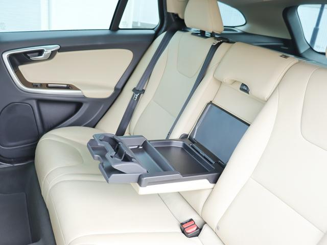 Ｖ６０ Ｄ４　クラシック　本革シート　シートヒーター　パワーシート　アーバンウッドパネル　チルトアップ機構付サンルーフ　ナビゲーション　リアビューカメラ　１８インチアルミホイール　ドライブレコーダー　キーレスドライブ　禁煙（35枚目）