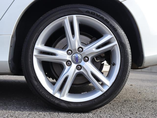 Ｖ６０ Ｄ４　クラシック　本革シート　シートヒーター　パワーシート　アーバンウッドパネル　チルトアップ機構付サンルーフ　ナビゲーション　リアビューカメラ　１８インチアルミホイール　ドライブレコーダー　キーレスドライブ　禁煙（48枚目）