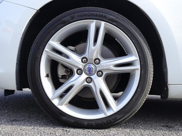 Ｖ６０ Ｄ４　クラシック　本革シート　シートヒーター　パワーシート　アーバンウッドパネル　チルトアップ機構付サンルーフ　ナビゲーション　リアビューカメラ　１８インチアルミホイール　ドライブレコーダー　キーレスドライブ　禁煙（49枚目）