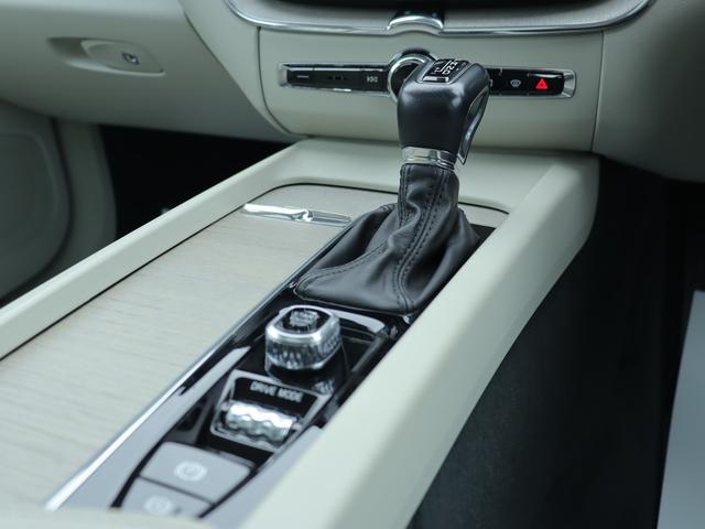 XC60 T5 AWD インスクリプション ワンオーナー エアサスペンション Bowers&Wilkinsプレミアムオーディオ パノラマガラスサンルーフ パーフォレーテッドファインナッパレザー シートヒーター シートベンチレーション 禁煙車(28枚目)