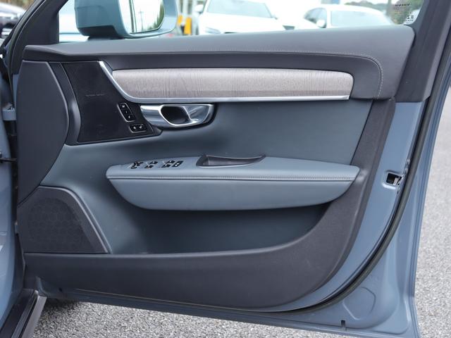 【最大９１項目の点検整備】ボルボに精通した整備士が、車両の状態について最大９１項目に及ぶチェック基準で厳密な点検整備を実施します。納車時には点検整備内容を記録した点検整備記録簿をお渡しします。