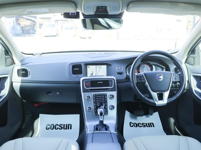 Ｖ６０ Ｔ５　ＳＥ　ワンオーナー　１８インチアルミホイール　ソフトベージュ本革シート　シートヒーター　ナビゲーション　リアビューカメラ　アイドリングストップ　前後ドライブレコーダー　ＥＴＣ　ＡＣＣ　ＢＬＩＳ　禁煙車（4枚目）
