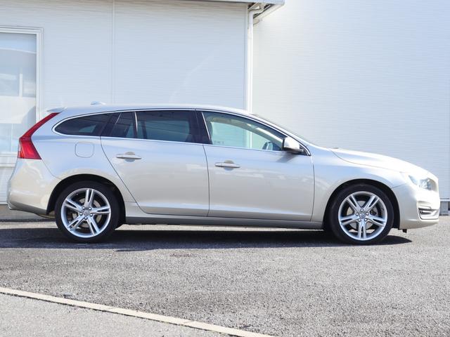 Ｖ６０ Ｔ５　ＳＥ　ワンオーナー　１８インチアルミホイール　ソフトベージュ本革シート　シートヒーター　ナビゲーション　リアビューカメラ　アイドリングストップ　前後ドライブレコーダー　ＥＴＣ　ＡＣＣ　ＢＬＩＳ　禁煙車（7枚目）