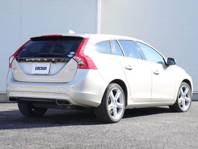 Ｖ６０ Ｔ５　ＳＥ　ワンオーナー　１８インチアルミホイール　ソフトベージュ本革シート　シートヒーター　ナビゲーション　リアビューカメラ　アイドリングストップ　前後ドライブレコーダー　ＥＴＣ　ＡＣＣ　ＢＬＩＳ　禁煙車（8枚目）