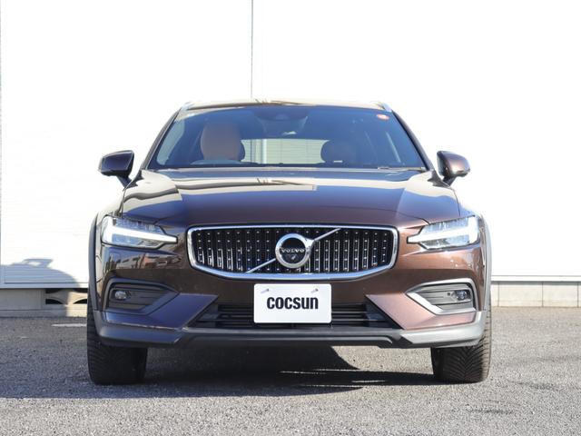 Ｖ６０ クロスカントリー　Ｔ５　ＡＷＤ　プロ　パノラマガラスサンルーフ　ｈａｒｍａｎ／ｋａｒｄｏｎプレミアムオーディオ　パーフォレーテッドファインナッパレザー　マッサージ機能　シートヒーター　シートベンチレーション　ステアリングヒーター　禁煙車（5枚目）