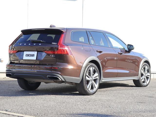 Ｖ６０ クロスカントリー　Ｔ５　ＡＷＤ　プロ　パノラマガラスサンルーフ　ｈａｒｍａｎ／ｋａｒｄｏｎプレミアムオーディオ　パーフォレーテッドファインナッパレザー　マッサージ機能　シートヒーター　シートベンチレーション　ステアリングヒーター　禁煙車（8枚目）
