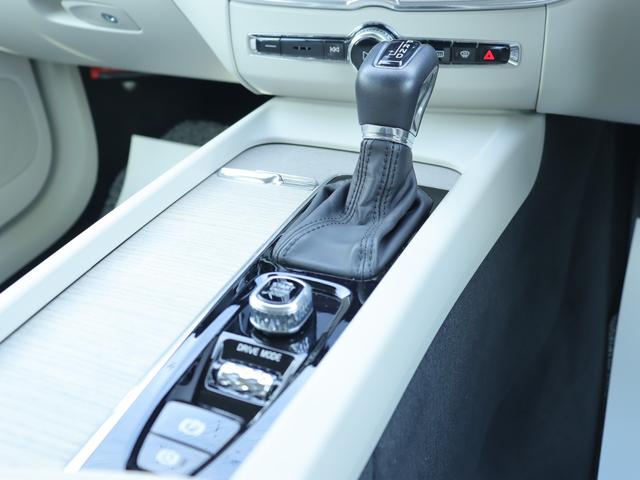 ＸＣ６０ Ｄ４　ＡＷＤ　インスクリプション　ｈａｒｍａｎ／ｋａｒｄｏｎプレミアムオーディオ　パーフォレーテッドファインナッパレザー　マッサージ機能　シートヒーター　シートベンチレーション　ステアリングヒーター　リアシートヒーター／エアコン　禁煙（30枚目）