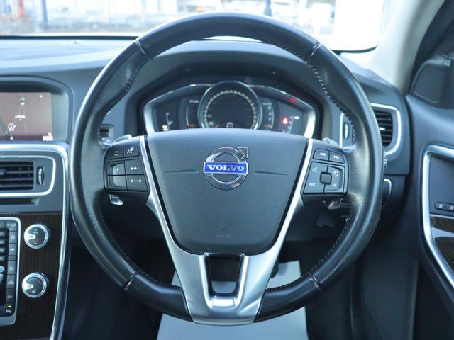 Ｖ６０ Ｄ４　クラシック　チルトアップ機構付サンルーフ　ソフトベージュ本革シート　シートヒーター　パワーシート　ナビゲーション　リアビューカメラ　１８インチアルミホイール　アーバンウッドパネル　アイドリングストップ　禁煙車（12枚目）