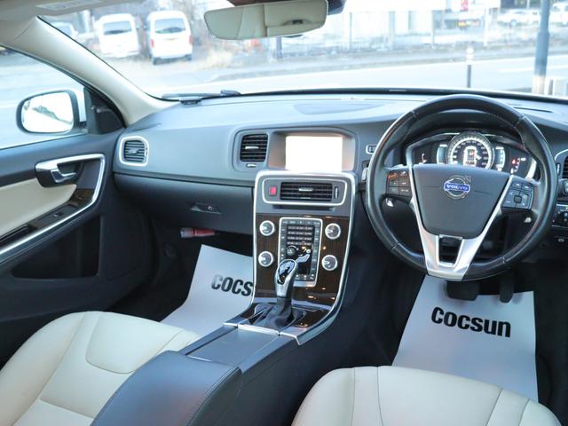 Ｖ６０ Ｄ４　クラシック　チルトアップ機構付サンルーフ　ソフトベージュ本革シート　シートヒーター　パワーシート　ナビゲーション　リアビューカメラ　１８インチアルミホイール　アーバンウッドパネル　アイドリングストップ　禁煙車（16枚目）