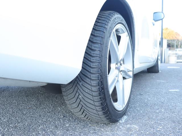 Ｖ６０ Ｄ４　クラシック　チルトアップ機構付サンルーフ　ソフトベージュ本革シート　シートヒーター　パワーシート　ナビゲーション　リアビューカメラ　１８インチアルミホイール　アーバンウッドパネル　アイドリングストップ　禁煙車（39枚目）