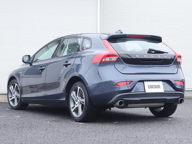 Ｖ４０ Ｔ３　モメンタム　シティウェーブ／テキスタイルシート　運転席パワーシート　アイドリングストップ　ナビゲーション　リアビューカメラ　ドライブレコーダー　キーレスドライブ　１７インチアルミホイール　ＢＬＩＳ　ＡＣＣ　禁煙車（10枚目）