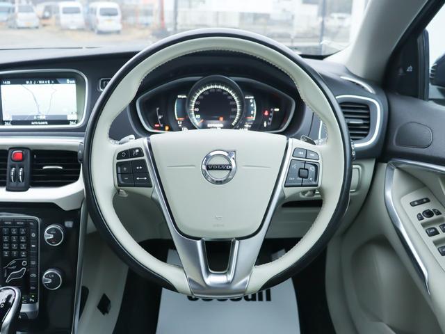 Ｖ４０ Ｔ３　モメンタム　シティウェーブ／テキスタイルシート　運転席パワーシート　アイドリングストップ　ナビゲーション　リアビューカメラ　ドライブレコーダー　キーレスドライブ　１７インチアルミホイール　ＢＬＩＳ　ＡＣＣ　禁煙車（12枚目）