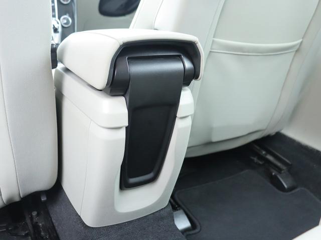 Ｖ４０ Ｔ３　モメンタム　シティウェーブ／テキスタイルシート　運転席パワーシート　アイドリングストップ　ナビゲーション　リアビューカメラ　ドライブレコーダー　キーレスドライブ　１７インチアルミホイール　ＢＬＩＳ　ＡＣＣ　禁煙車（32枚目）