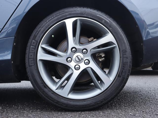 Ｖ４０ Ｔ３　モメンタム　シティウェーブ／テキスタイルシート　運転席パワーシート　アイドリングストップ　ナビゲーション　リアビューカメラ　ドライブレコーダー　キーレスドライブ　１７インチアルミホイール　ＢＬＩＳ　ＡＣＣ　禁煙車（43枚目）