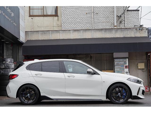 Ｍ１３５ｉ　ｘＤｒｉｖｅ　コンフォートパッケージデビューパッケージＭパフォーマンスフロントスポイラーサイドスカートルーフスポイラー１８インチアルミホイール３ＤｄｅｓｉｇｎダウンサスＲＥＭＵＳマフラー(4枚目)