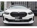 Ｍ１３５ｉ　ｘＤｒｉｖｅ　コンフォートパッケージデビューパッケージＭパフォーマンスフロントスポイラーサイドスカートルーフスポイラー１８インチアルミホイール３ＤｄｅｓｉｇｎダウンサスＲＥＭＵＳマフラー(3枚目)