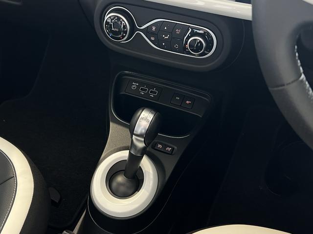 トゥインゴ インテンス キャンバストップ 認定中古車 純正ディスプレイオーディオ バックカメラ バックソナー ETC ハーフレザーシート シートヒーター クルーズコントロール 純正アルミホイール 天窓 パワステ フロントリアフォグランプ(56枚目)