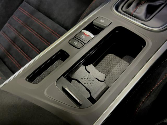 メガーヌ ルノー スポール トロフィー 新車保証継承 ワンオーナー 純正19インチAW bremboキャリパー ACC パドルシフト RECAROシート ETC 純正DA Apple Car Play BOSEサウンド Bカメラ LED(17枚目)