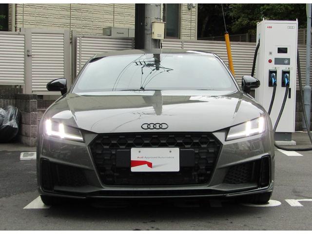 ＴＴクーペ ４０ＴＦＳＩ　Ｓラインｐｋｇ／コンフォートｐｋｇ／ブラックハイグロススタイリングｐｋｇ／ＯＰ５アームスターデザインコントラストグレー１９インチＡＷ／マトリクスＬＥＤヘッドライト／プライバシーガラス／クルコン（5枚目）
