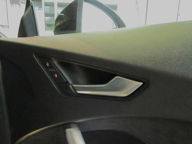 ＴＴクーペ ４０ＴＦＳＩ　Ｓラインｐｋｇ／コンフォートｐｋｇ／ブラックハイグロススタイリングｐｋｇ／ＯＰ５アームスターデザインコントラストグレー１９インチＡＷ／マトリクスＬＥＤヘッドライト／プライバシーガラス／クルコン（47枚目）