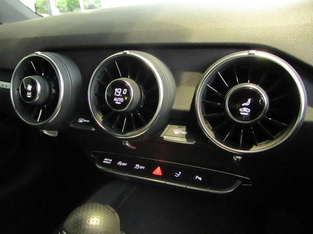 ＴＴクーペ ４０ＴＦＳＩ　Ｓラインｐｋｇ／コンフォートｐｋｇ／ブラックハイグロススタイリングｐｋｇ／ＯＰ５アームスターデザインコントラストグレー１９インチＡＷ／マトリクスＬＥＤヘッドライト／プライバシーガラス／クルコン（67枚目）