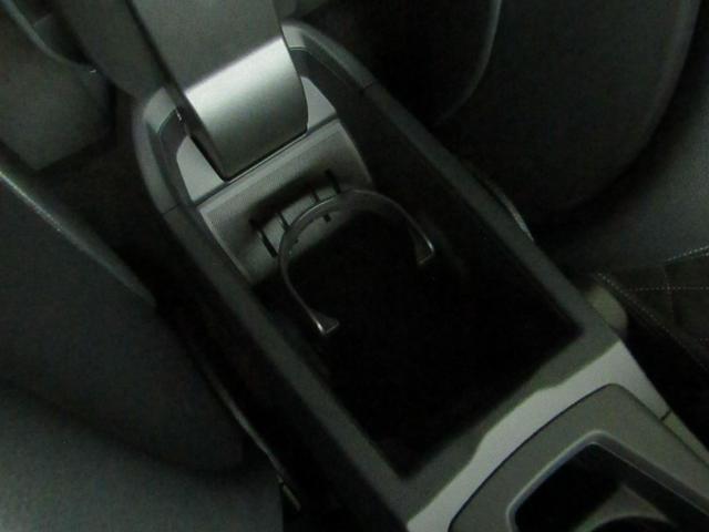 ＴＴクーペ ４０ＴＦＳＩ　Ｓラインｐｋｇ／コンフォートｐｋｇ／ブラックハイグロススタイリングｐｋｇ／ＯＰ５アームスターデザインコントラストグレー１９インチＡＷ／マトリクスＬＥＤヘッドライト／プライバシーガラス／クルコン（73枚目）