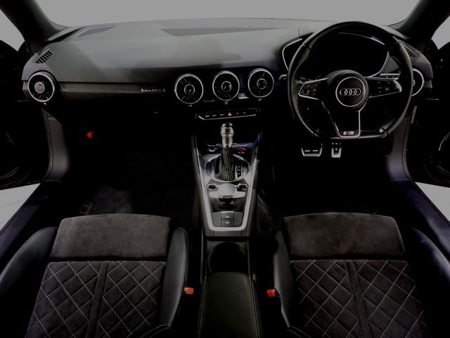 TTクーペ 45TFSIクワトロ Sラインパッケージ S line エクステリアパッケージ・S line パッケージ・アルカンターラ/レザー・クルーズコントロール・コントロールコード・コンフォートパッケージ・マトリクスLEDヘッドライト(12枚目)