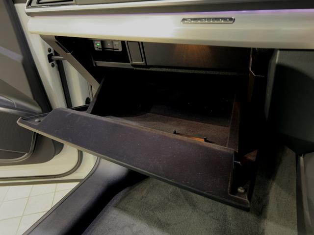 Ｑ５ ４０ＴＤＩクワトロ　Ｓライン　プライバシーガラス／純正ＴＶ／Ｓライン＋パッケージ（アーティフィシャルインテリアレザー／シートヒーター前後／アコースティックガラス前サイド）／スポーツシートダイナミカレザー／ブラックグラスパネル（78枚目）