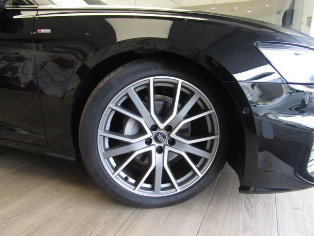 ３Ｌ　Ｖ型６気筒ＴＦＳＩエンジンに４８Ｖ駆動マイルドハイブリッドテクノロジーを採用した「５５ＴＦＳＩクワトロ　Ｓライン」