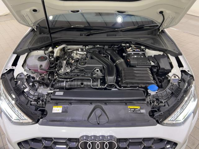 ラインアップは、「スポーツバック３０ＴＦＳＩ　アドバンスド」、「スポーツバック３０ＴＦＳＩ　Ｓライン」を設定。