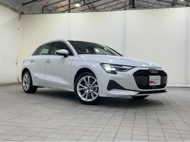 Ａｕｄｉ　Ａ３のワイド＆ローな印象を際立たせ、スポーティなキャラクターを強調している。インテリアは、ドライバーの視点を重視したさまざまな技術を搭載。