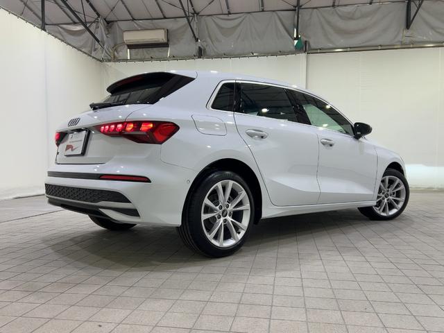 必要に応じて衝突被害軽減ブレーキを作動させるアウディプレセンスフロントと、車両後方およびサイドをリヤレーダーにより監視し、