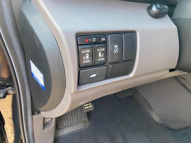 オデッセイ ＥＸ－Ｌ　サンルーフ　レザーシート　１７インチアルミ　ルーフレール　クロスバー　クルーズコントロール　両側電動スライドドア　パワーテールゲート　ＥＴＣ　ナビ付（17枚目）