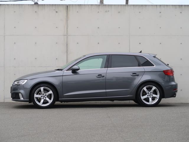 Ａ３ スポーツバック３０ＴＦＳＩ　スポーツ　ナビゲーションパッケージ　アシスタンスパッケージ　コンビニエンスパッケージ　ラグジュアリーパッケージ　認定中古車　ＥＴＣ　パーシャルレザーシート　リヤビューカメラ（3枚目）